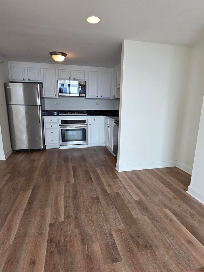 Building Photo - 3320 Spinnaker Ln