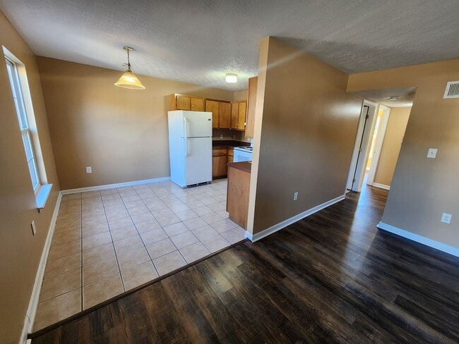 Building Photo - Spacious 2 bedroom 2 full bath first floor apartment for rent!!