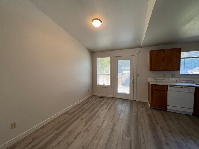 Building Photo - 3 Bed 2 Bath in Nampa!