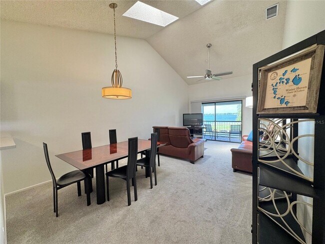 Foto del edificio - 715 Magnolia Pl