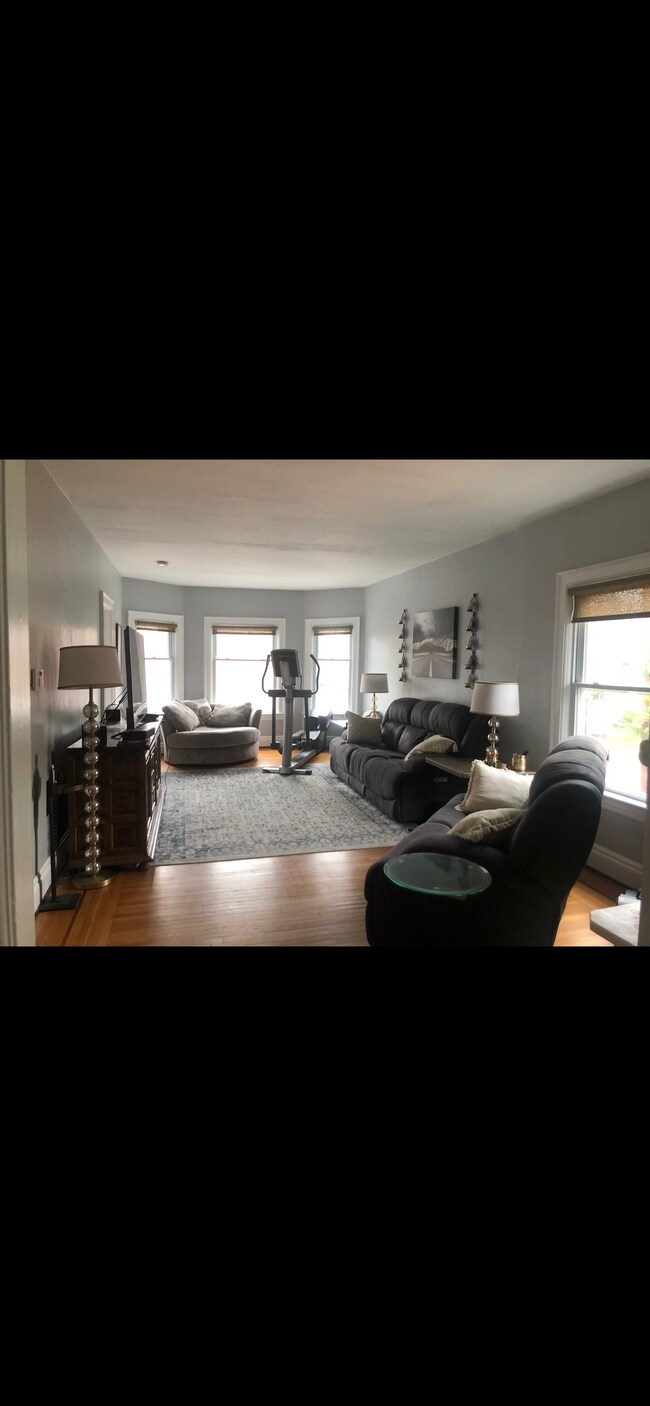 Building Photo - 14 Melbourne Pl