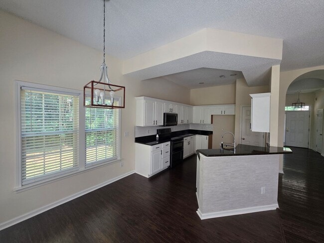 Building Photo - Beautiful Home Just Hit the Market