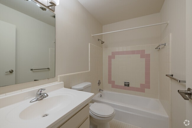 Interior Photo - Green Acres - Saginaw, MI