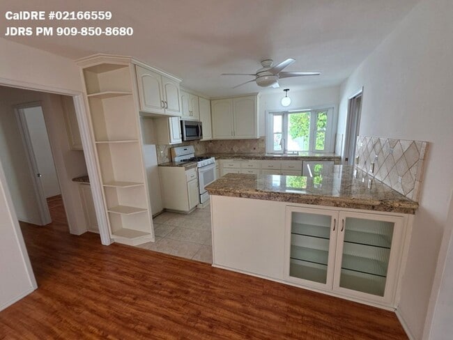 Building Photo - Irvine 3 Bedroom Home With Pool