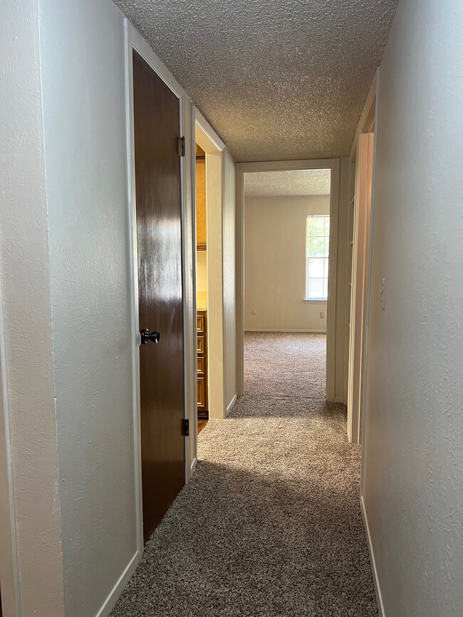 Building Photo - Willow Apts, 929 Brazos, Graham, TX 76450