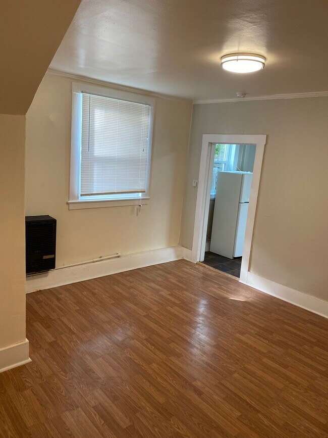 Building Photo - 1238 Shafter Ave