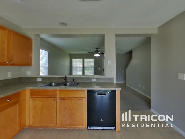 Building Photo - 2228 Fresco Dr