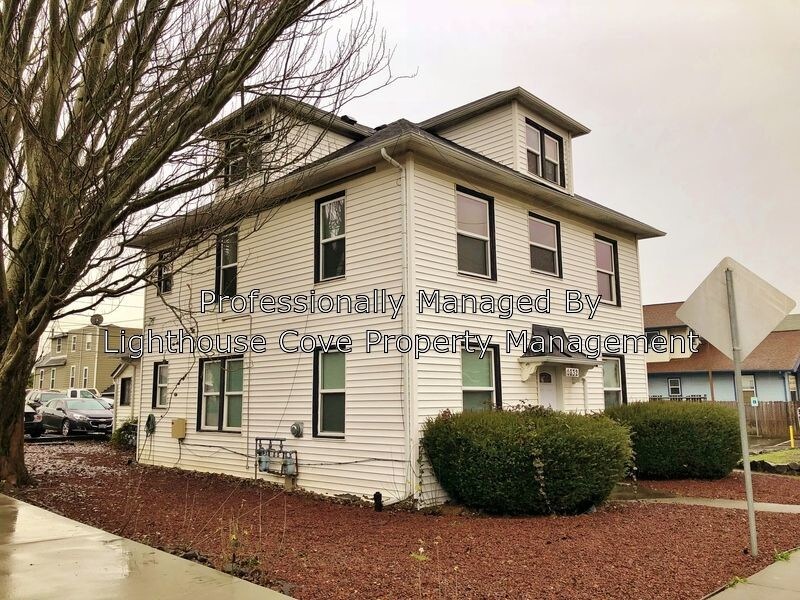 Primary Photo - 1032 Burwell St
