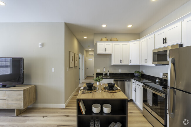 Vista desde Kitchen Down Hallway - Prentice Place