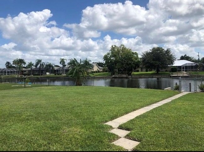 Fully fenced, extra large back yard for a pet. - 2321 SE 5th Ct