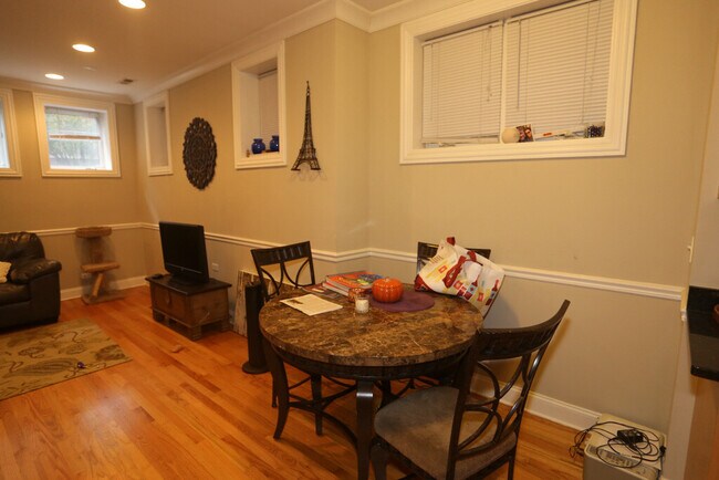 Foto del edificio - 5349 N Kenmore Ave