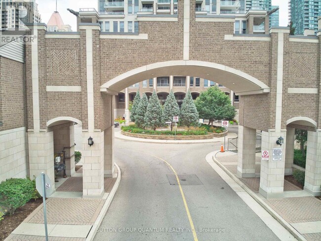 Photo du bâtiment - 388-3388 Prince of Wales Dr