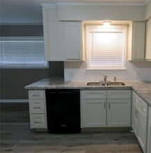 Building Photo - 1519 Tobola St