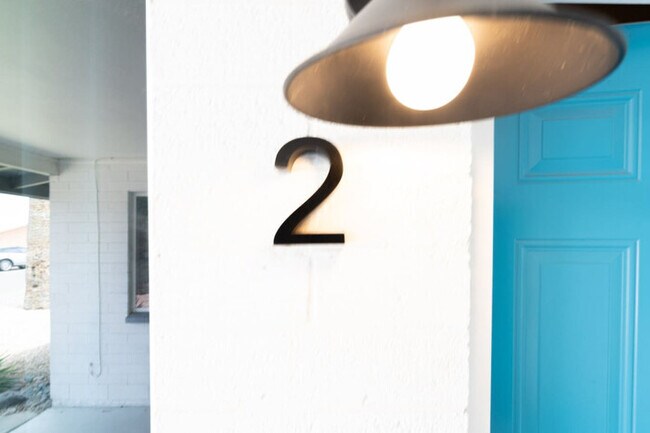 Building Photo - Chic Scottsdale Apt 2 |FashionSquare|OldTo...