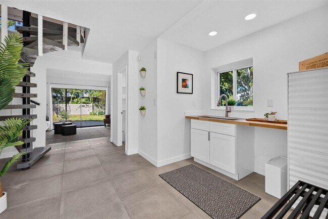 Foto del edificio - 1300 Pleasant Way S