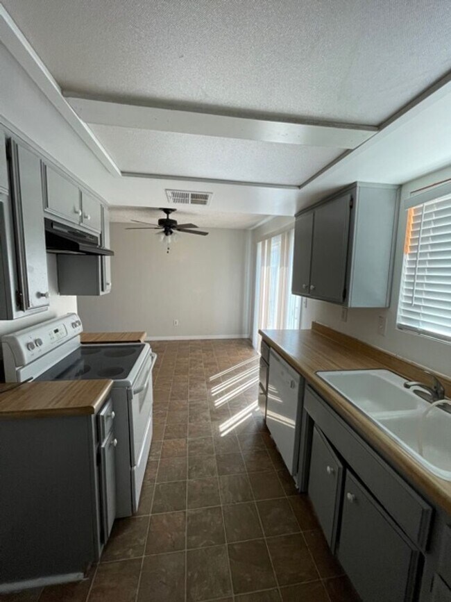 Foto del edificio - Nice Bakersfield Home