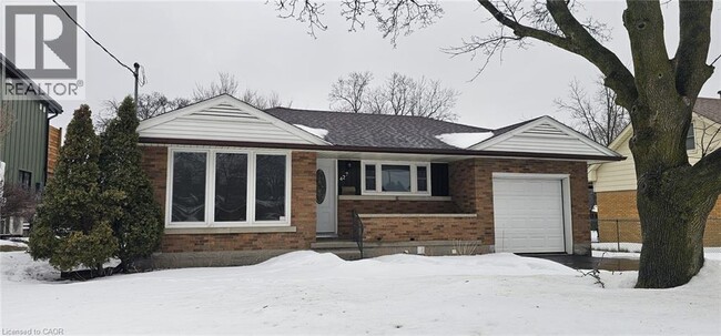 Building Photo - 247 Krug St