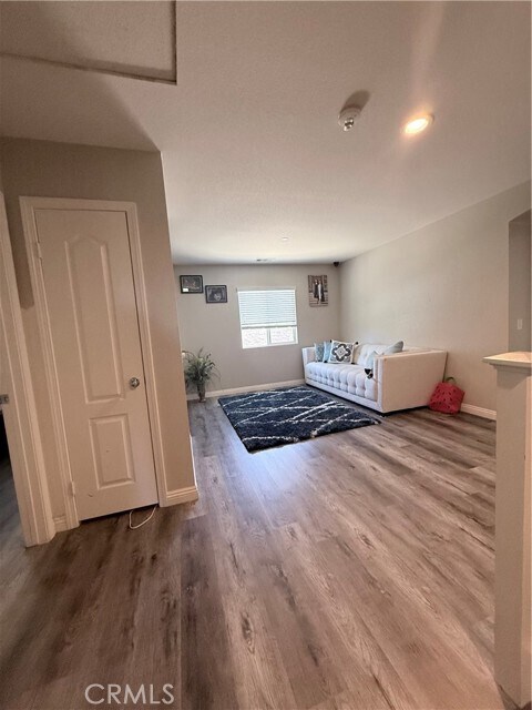 Foto del edificio - 16360 River Glen Ln