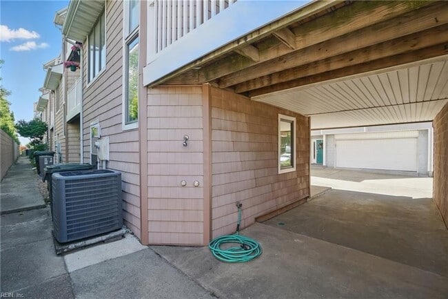 Building Photo - 2301 Beach Castle Ln