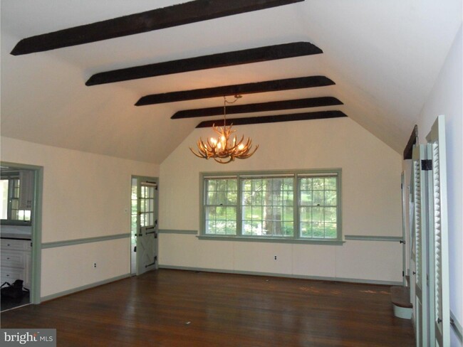 Building Photo - 3727 Gradyville Rd