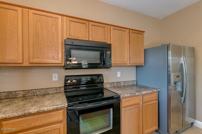 Building Photo - COMING SOON! Rare to find 5 bed 3 bath in ...