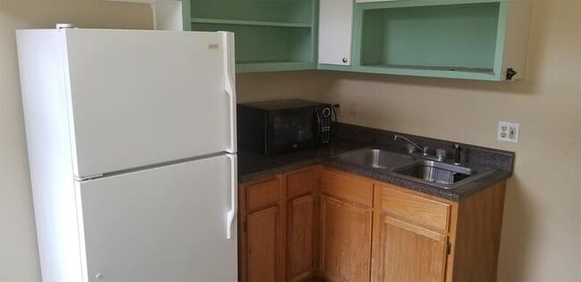 Building Photo - 2023 Young Ave