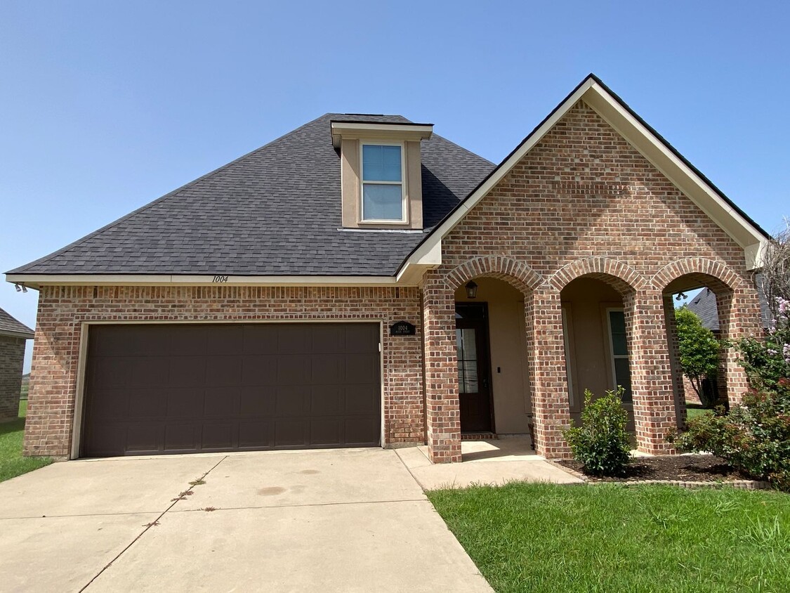 Foto principal - Gorgeous home in Cypress Bend