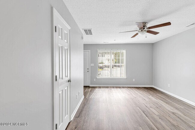 Building Photo - 356 Bracken Pl