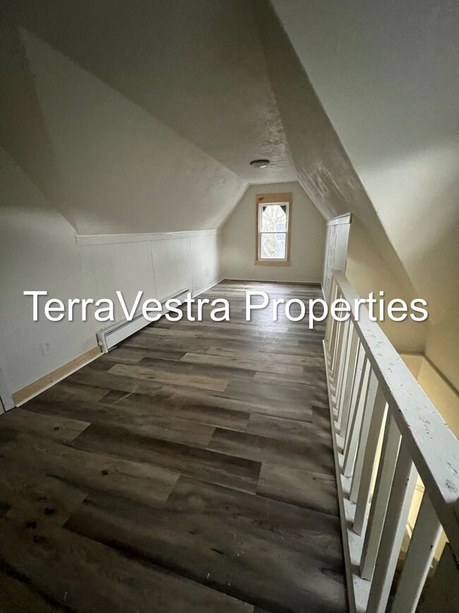 Building Photo - 601 E Mulberry St