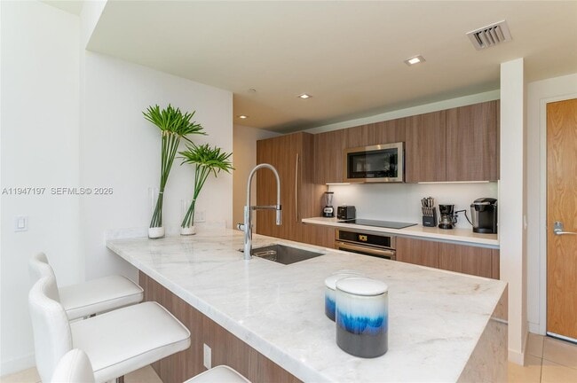 Foto del edificio - 401 N Birch Rd