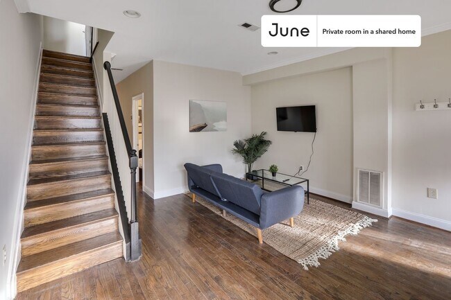 Foto del edificio - Room in Shared 3 bed/2.5 bath home in Columbia Heights