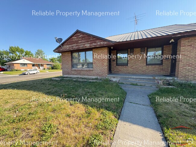 Building Photo - 1051 Russett St