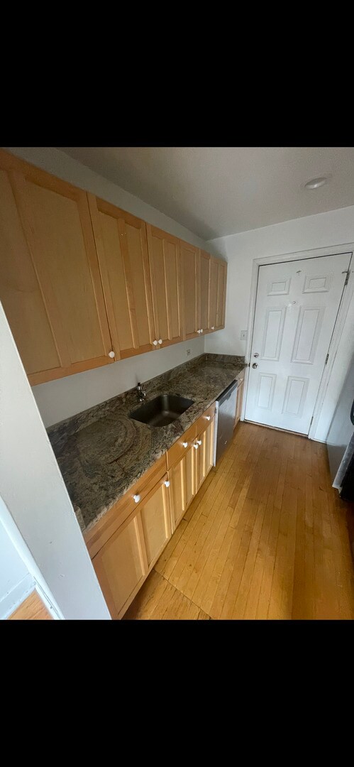 Foto del edificio - 611.5 W Arlington Pl