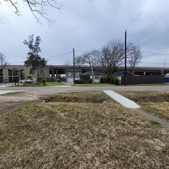 Foto del edificio - 6810 Bleker St