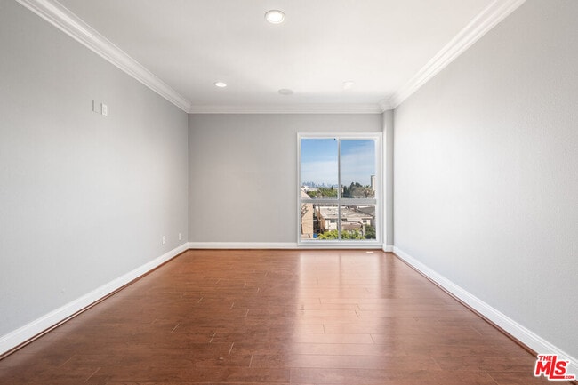 Foto del edificio - 1115 S Elm Dr