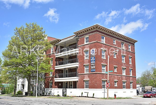 Building Photo - 1114 E Armour Blvd
