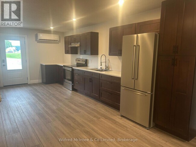Photo du bâtiment - 380-380 1st Ave N