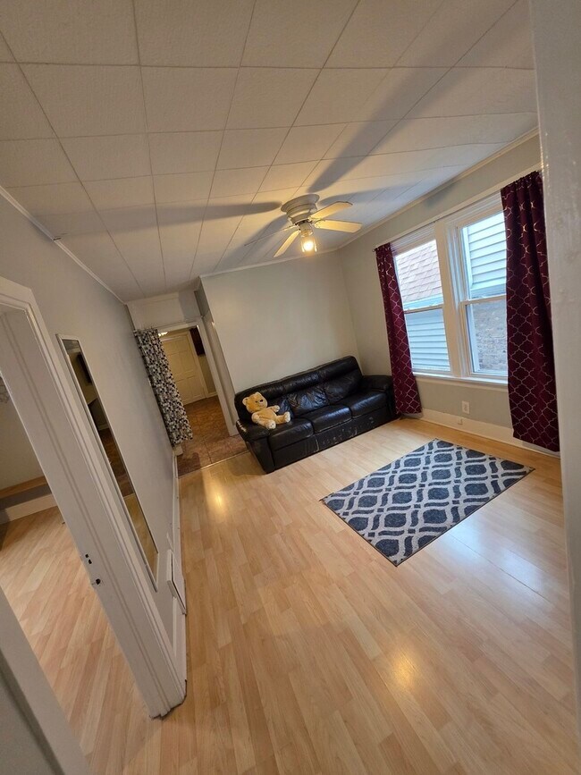 Foto del edificio - 3419 W Beach Ave