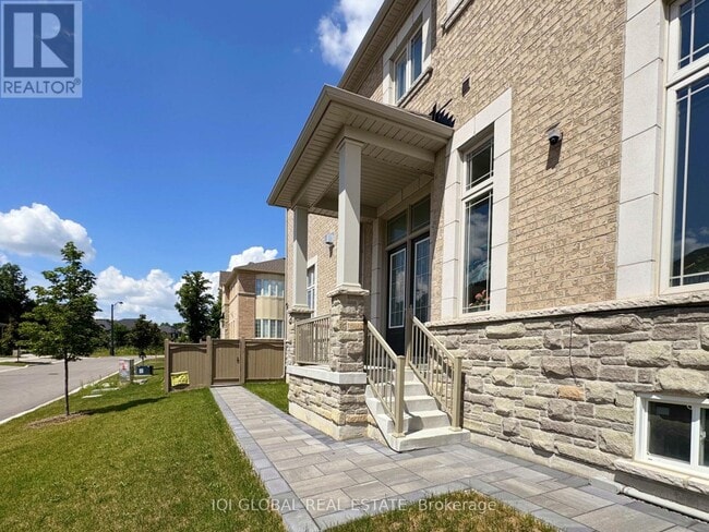 Building Photo - 82 Madoc Pl