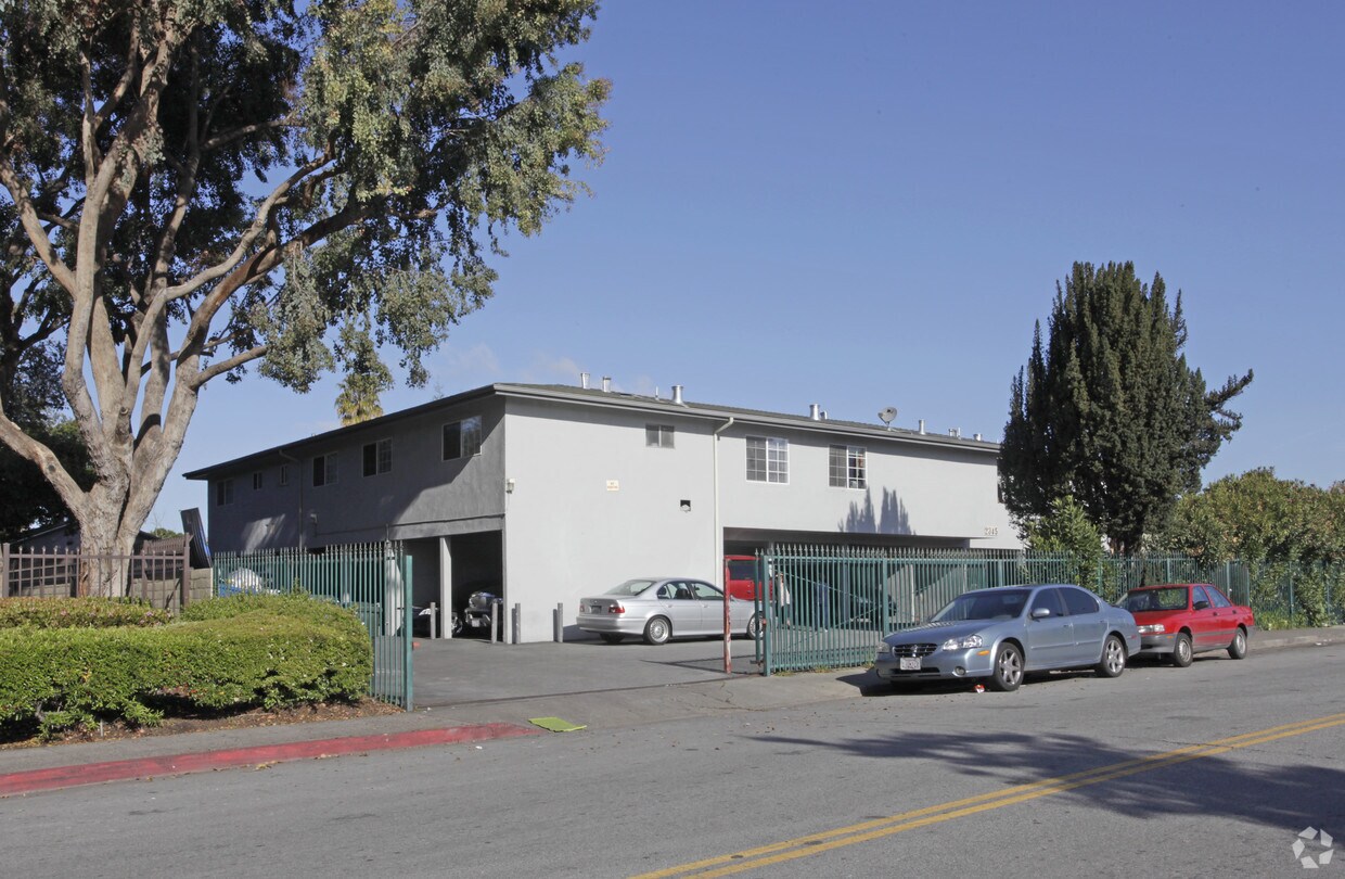 Primary Photo - 2341-2345 Cooley Ave