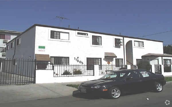 Building Photo - 11805 Dehougne St