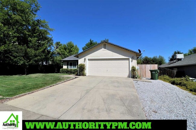 Building Photo - 861 Montcrest Dr