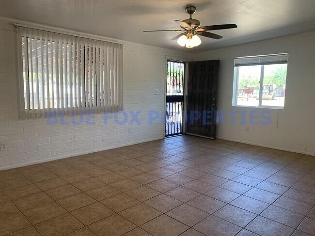 Foto del edificio - 1528 N Sycamore Blvd