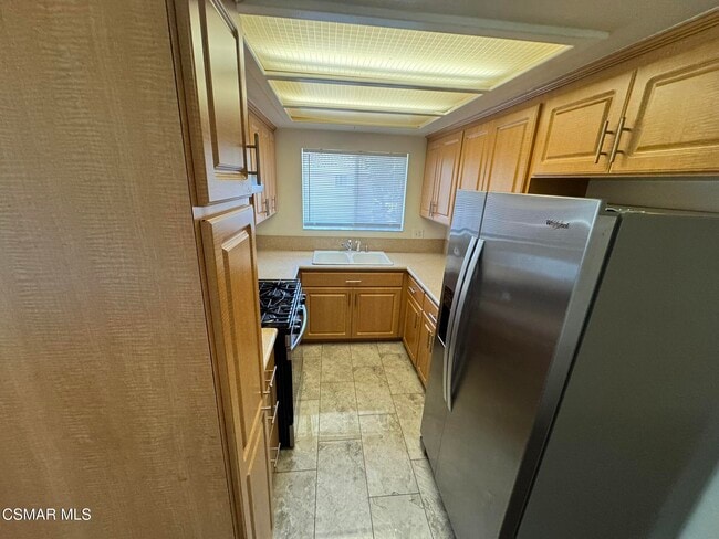 Building Photo - 2576 Sextant Ave
