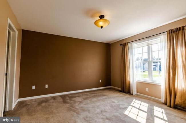 Building Photo - 305 S Winding Brooke Dr
