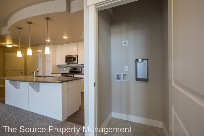 Building Photo - 2715 Iowa Dr