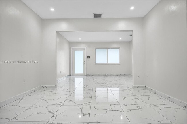 Foto del edificio - 820 NW 31st Ave