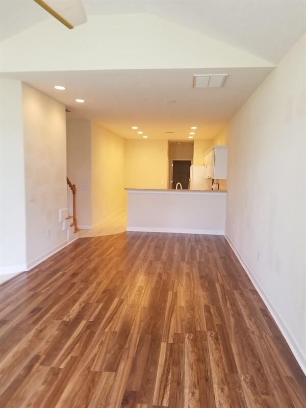 Building Photo - 3 BR/2.5 Condo at the Ravines