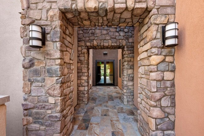 Foto del edificio - 4803 N Woodmere Fairway