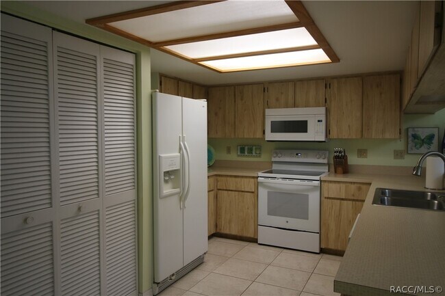 Foto del edificio - 908 Pritchard Island Rd